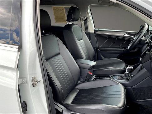 Used 2024 Volkswagen Tiguan SE FWD image 32