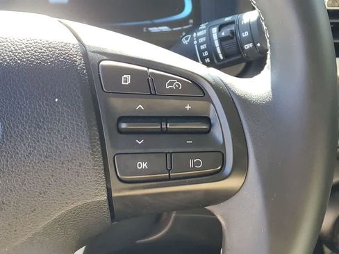 Used 2024 Hyundai Venue SEL image 25