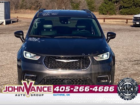 Used 2022 Chrysler Pacifica Touring-L image 10