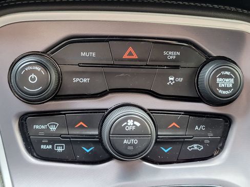 Used 2019 Dodge Challenger SXT RWD image 19