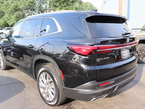 Used 2025 Buick Enclave Preferred AWD/4WD image 3