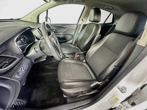 Used 2022 Buick Encore Preferred w/ Safety Package II AWD/4WD image 13