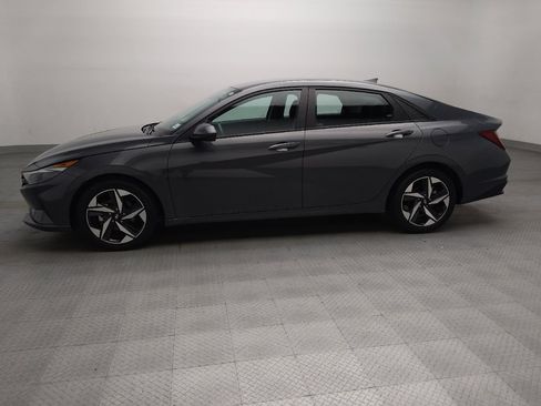 Used 2023 Hyundai Elantra SEL w/ Convenience Package FWD image 2