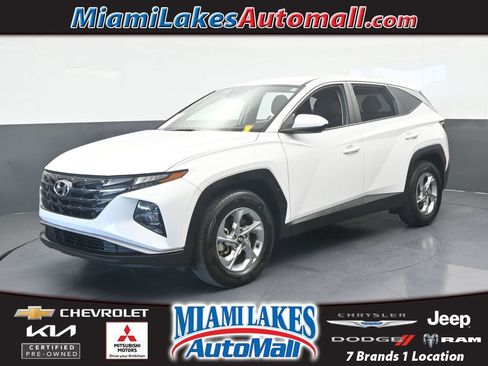 Used 2023 Hyundai Tucson SE image 1