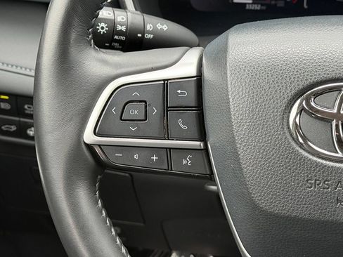 Used 2024 Toyota Highlander Limited AWD/4WD image 9