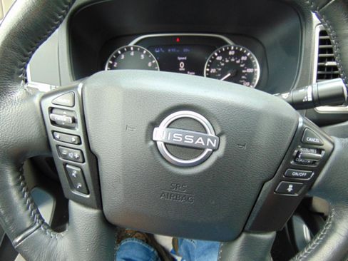 Used 2022 Nissan Frontier SV AWD/4WD image 11