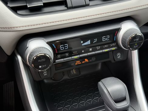 Used 2025 Toyota RAV4 XLE w/ Convenience Package FWD image 22