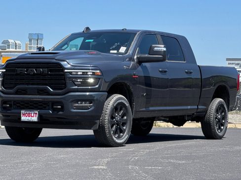 New 2026 RAM 2500 Laramie AWD/4WD image 7