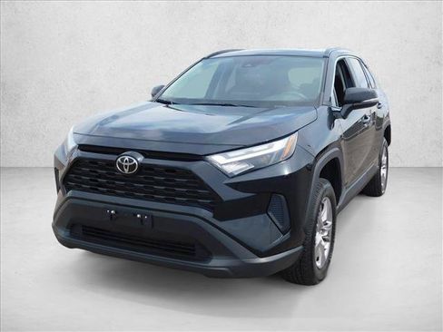 Used 2025 Toyota RAV4 XLE AWD/4WD image 2