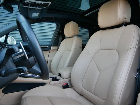 Used 2025 Porsche Macan image 5