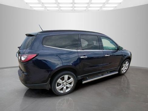 Used 2017 Chevrolet Traverse LT w/ Style and Technology Package FWD image 8