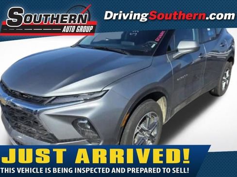 Used 2025 Chevrolet Blazer LT image 1