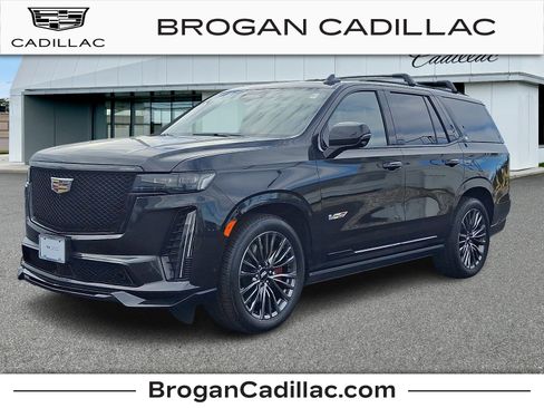 Certified 2024 Cadillac Escalade V w/ LPO, Floor Liner Package image 1