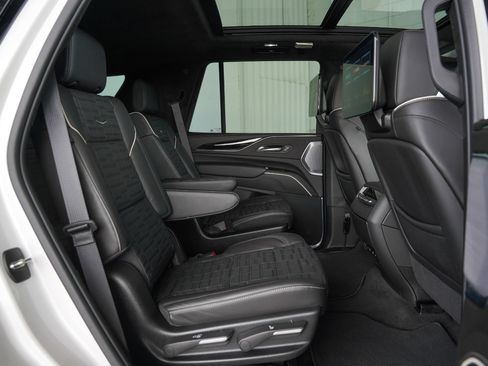 Used 2023 Cadillac Escalade V AWD/4WD image 39