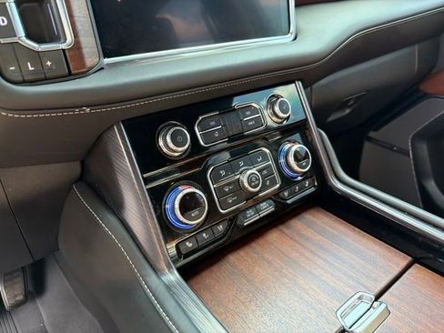 Used 2024 GMC Yukon Denali Ultimate AWD/4WD image 14
