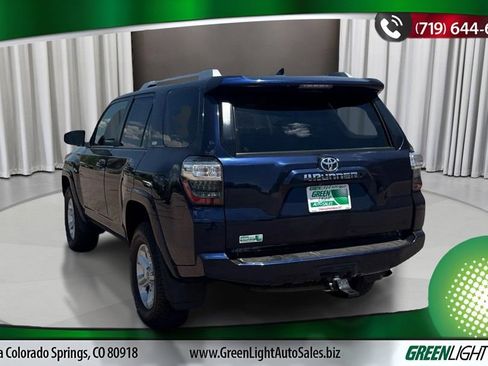 Used 2017 Toyota 4Runner SR5 AWD/4WD image 3