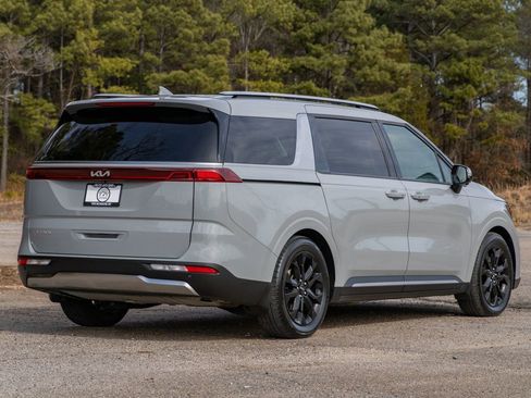 Used 2024 Kia Carnival SX Prestige image 6