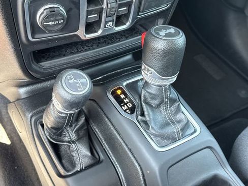 Used 2025 Jeep Wrangler Unlimited Sahara AWD/4WD image 13