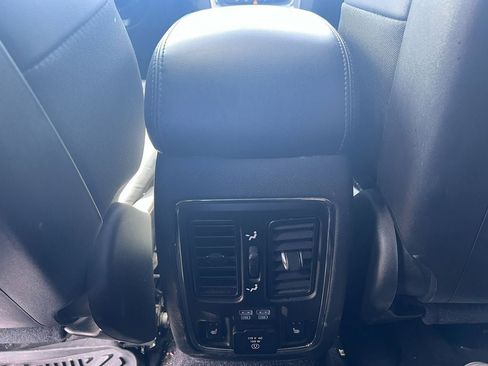 Used 2018 Jeep Grand Cherokee Limited AWD/4WD image 22