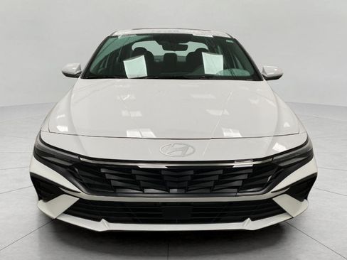 Certified 2025 Hyundai Elantra SEL FWD image 9