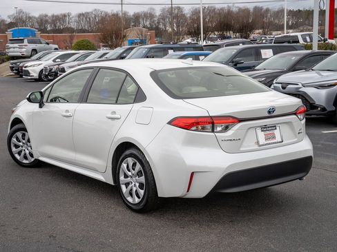 Certified 2025 Toyota Corolla LE image 3