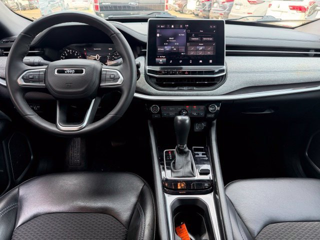 Used 2023 Jeep Compass Latitude w/ Convenience Group AWD/4WD image 14