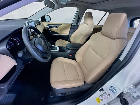Used 2025 Toyota RAV4 XLE w/ Convenience Package image 13