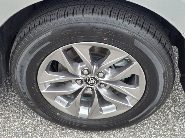 Certified 2023 Toyota Sienna XLE FWD image 38