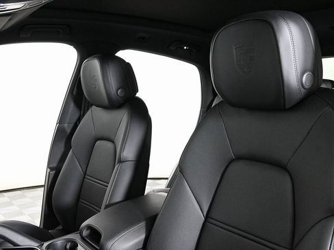 Used 2025 Porsche Cayenne Coupe image 5