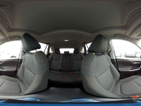 Used 2025 Toyota RAV4 XLE image 41