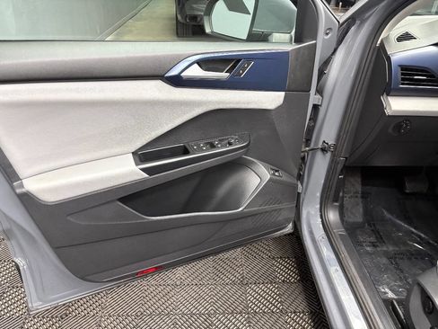 Used 2022 Volkswagen Taos SE image 24