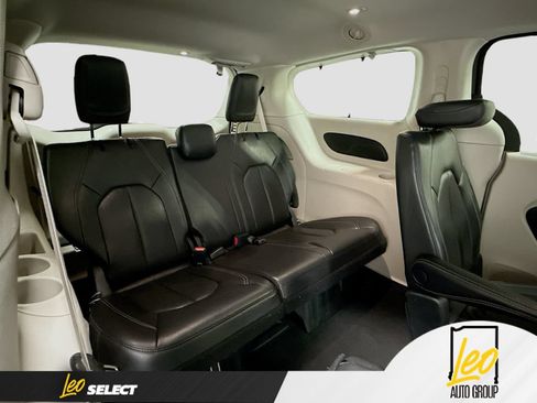 Used 2022 Chrysler Pacifica Touring-L FWD image 29