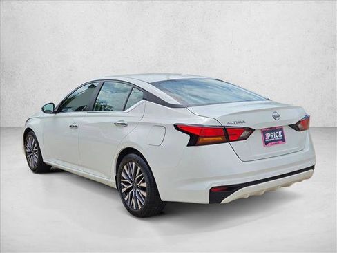 Used 2025 Nissan Altima 2.5 SV FWD image 8