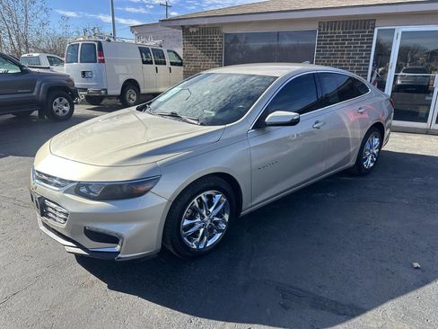 Used 2016 Chevrolet Malibu LT image 2