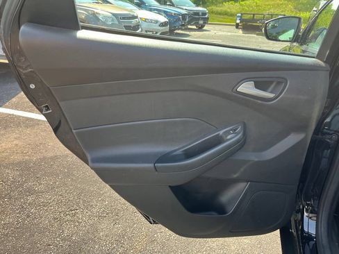 Used 2017 Ford Focus SE FWD image 24