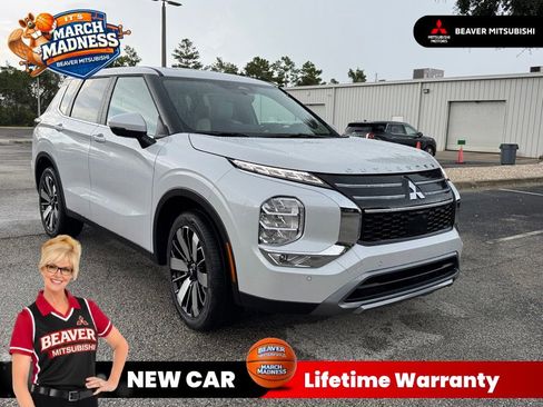 New 2025 Mitsubishi Outlander SE image 1