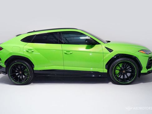 Used 2022 Lamborghini Urus AWD/4WD image 3