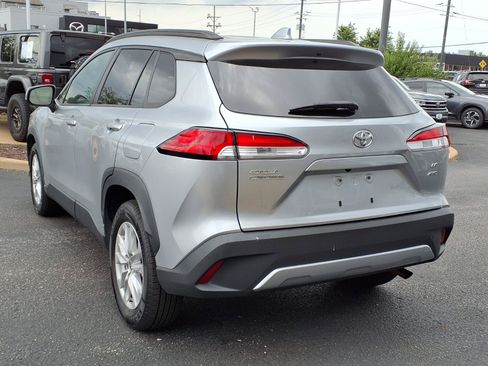 Used 2022 Toyota Corolla Cross LE AWD/4WD image 2