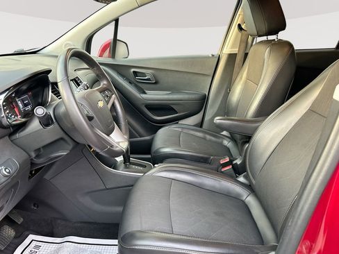 Used 2020 Chevrolet Trax LT w/ LT Convenience Package AWD/4WD image 22