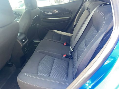 Used 2024 GMC Terrain SLE w/ Driver Convenience Package FWD image 11