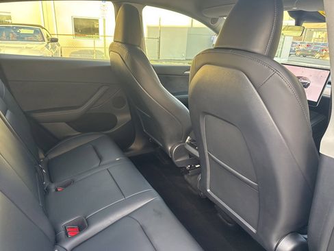 Used 2023 Tesla Model Y Performance image 23
