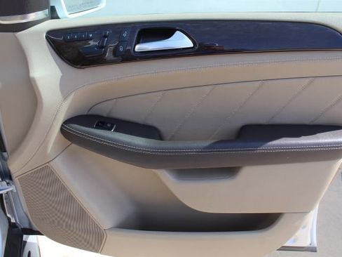 Used 2016 Mercedes-Benz GL 450 4MATIC image 17