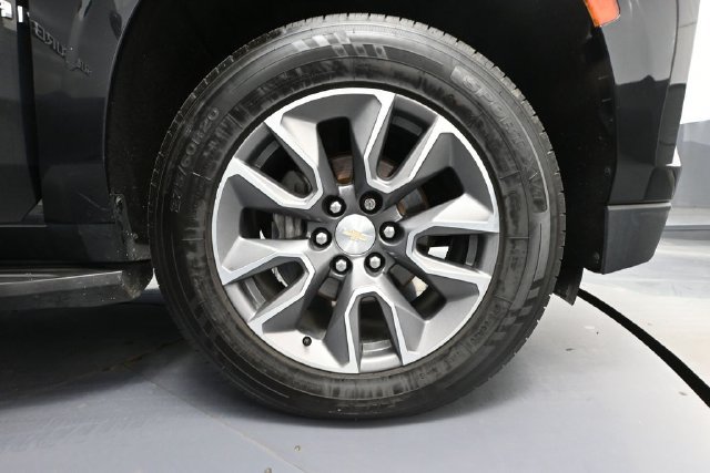 Used 2022 Chevrolet Suburban LT w/ Luxury Package AWD/4WD image 12