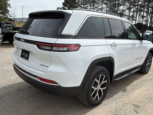 Used 2024 Jeep Grand Cherokee Limited w/ Luxury Tech Group II image 8