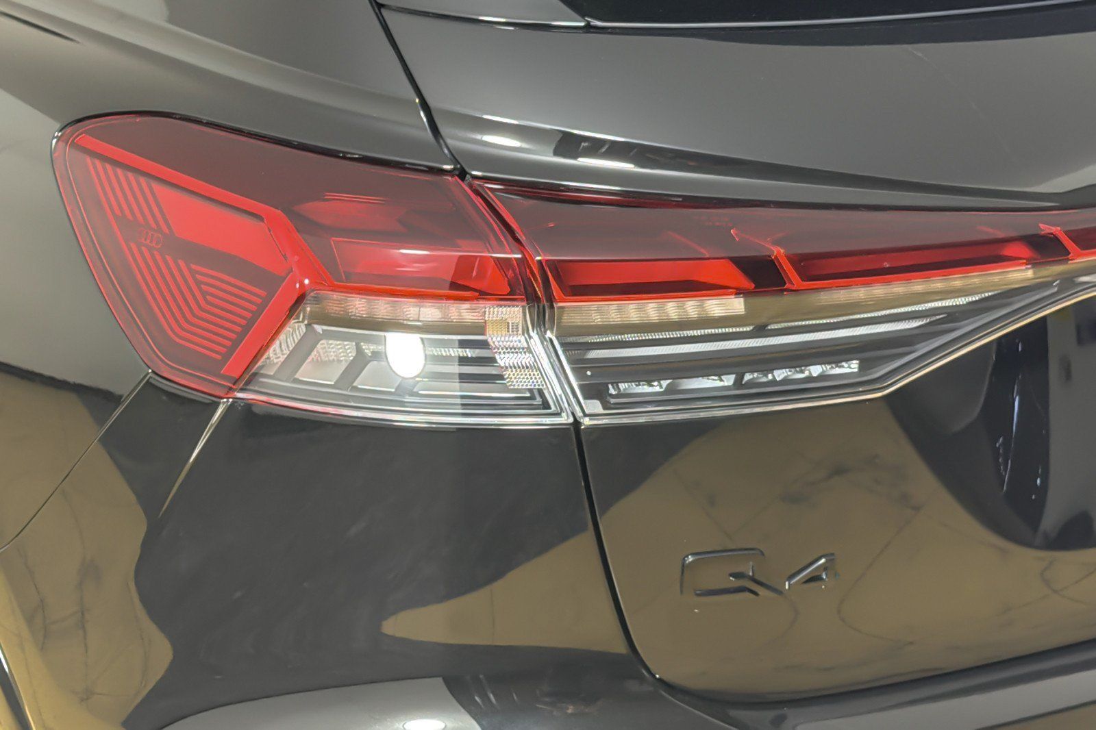 Certified 2024 Audi Q4 e-tron Premium Plus w/ Premium Plus AWD/4WD image 27