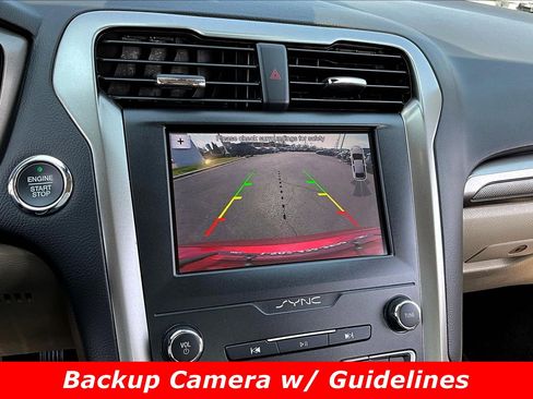 Used 2019 Ford Fusion SE image 15