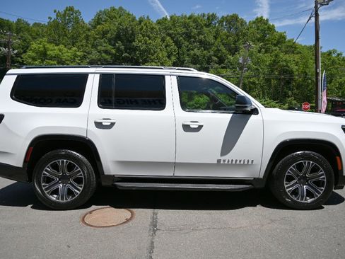 Used 2024 Jeep Wagoneer Series II w/ Flexible Seating Group AWD/4WD image 7