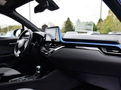 Used 2019 Toyota C-HR XLE FWD image 14