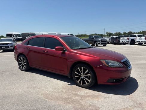 Used 2011 Chrysler 200 S FWD image 1