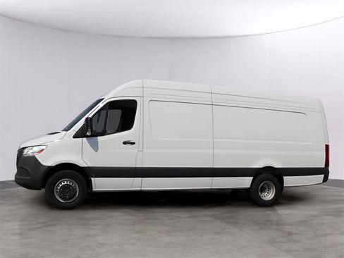 Used 2024 Mercedes-Benz Sprinter 3500 image 3